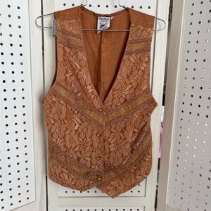 Papillon Blanc Terracotta Floral Lace Vest
